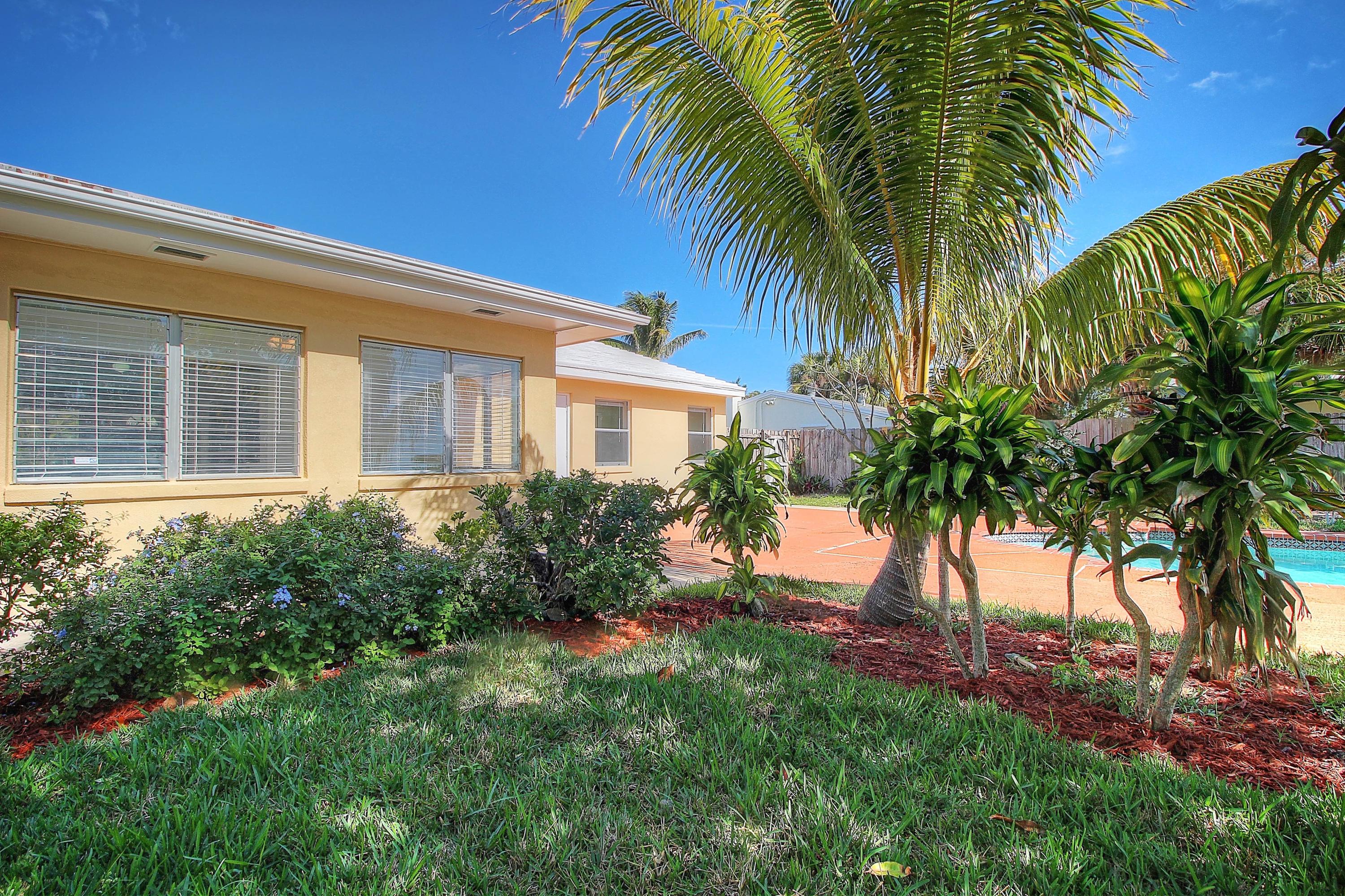 183 West 37th Street Riviera Beach, FL 33404 - Photo 28 of 33 House Back 5 MLS