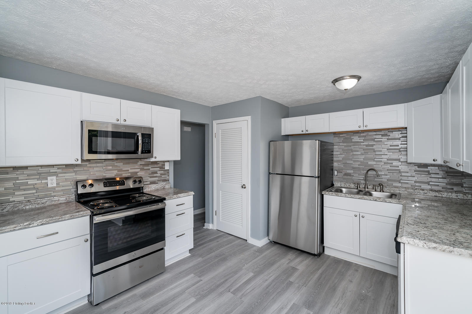 5415 Rayburn Road Louisville, KY 40272 - Photo 1 of 24 Kitchen 1
