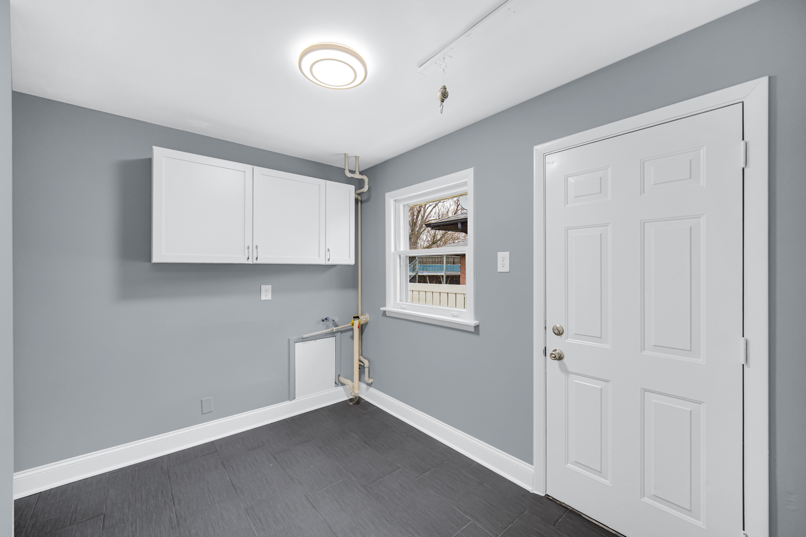 1522 186th Street Homewood, IL 60430 - Photo 15 of 22 an empty room with windows and closet