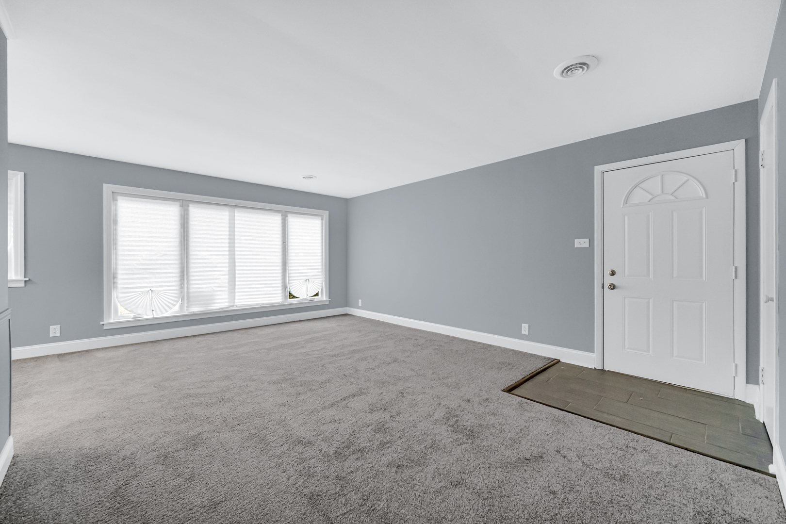 1522 186th Street Homewood, IL 60430 - Photo 6 of 22 an empty room with windows