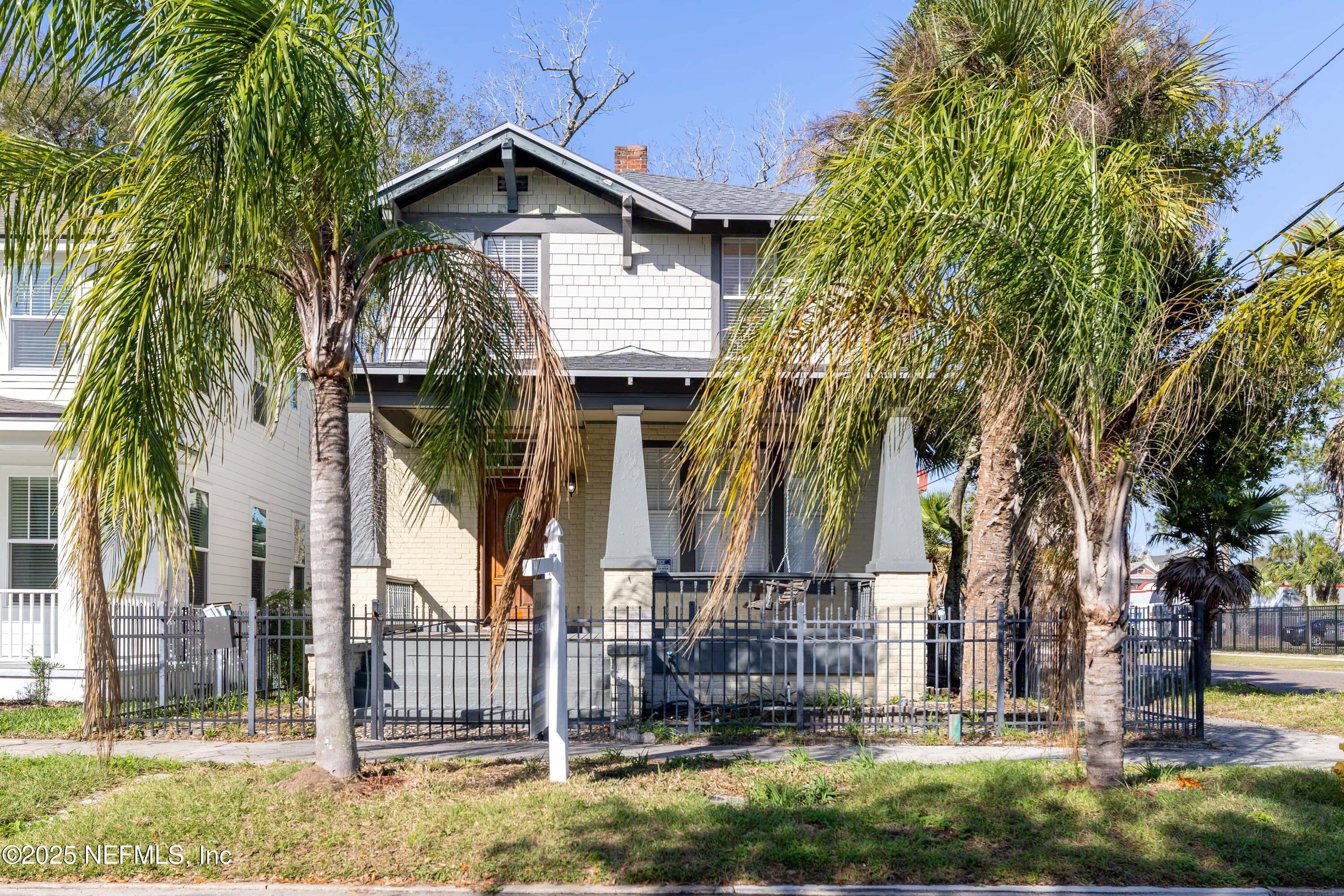 1954 Hubbard Street Jacksonville, FL 32206 - Photo 4 of 30 a front view of a house with garden