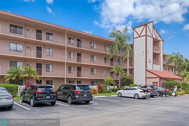 $2,500 | 7301 Amberly Lane, Unit 403, Delray Beach, FL 33446