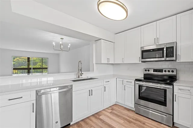 $2,500 | 7301 Amberly Lane, Unit 403, Delray Beach, FL 33446