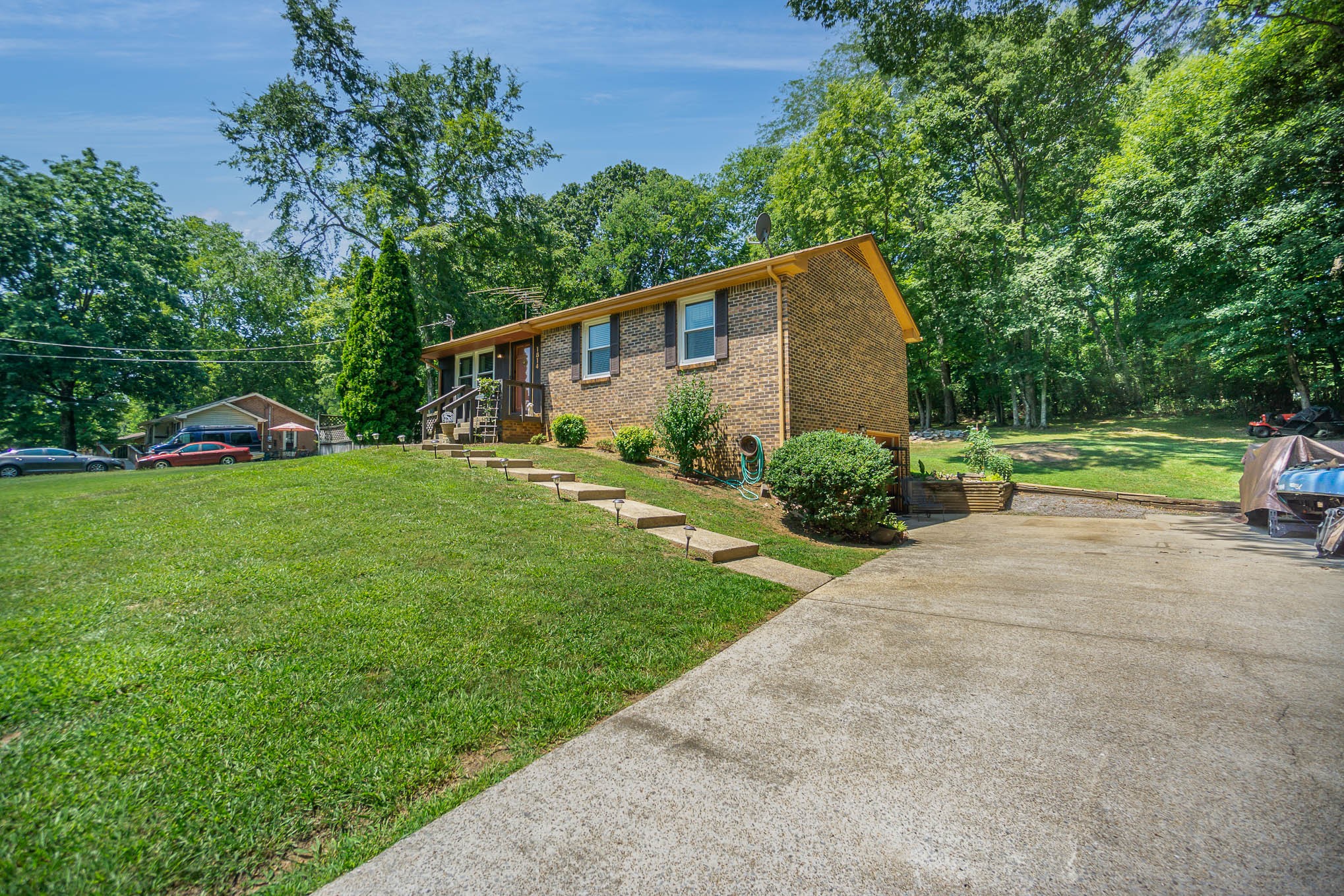 1814 Mimi Road Clarksville, TN 37040 - Photo 2 of 40 Gallery Image 2