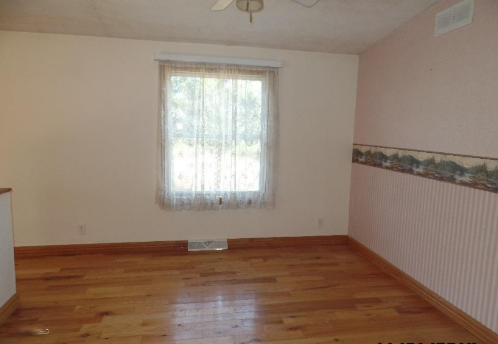 6649 South Clark Road Nashville, MI 49073 - Photo 4 of 13 Dining room