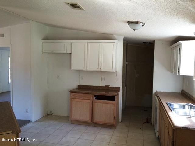 7820 Ranchette Road Keystone Heights, FL 32656 - Photo 3 of 19 a kitchen with a stove and a sink