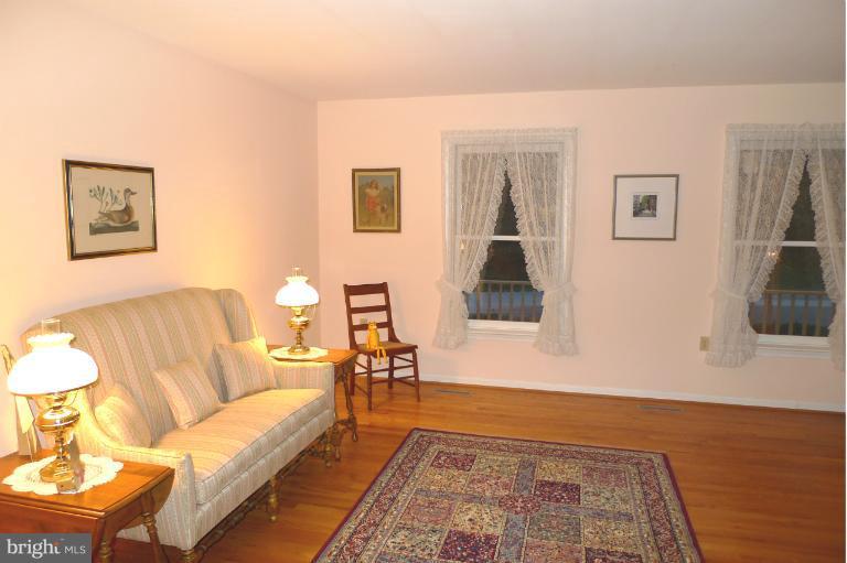10609 Old Barn Road New Market, MD 21774 - Photo 13 of 30 Living Room