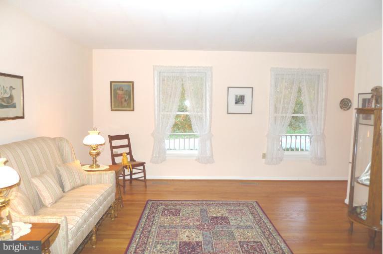 10609 Old Barn Road New Market, MD 21774 - Photo 21 of 30 Living Room