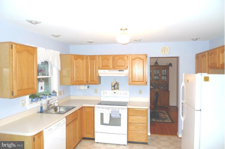 10609 Old Barn Road New Market, MD 21774 - Photo 22 of 30 Kitchen