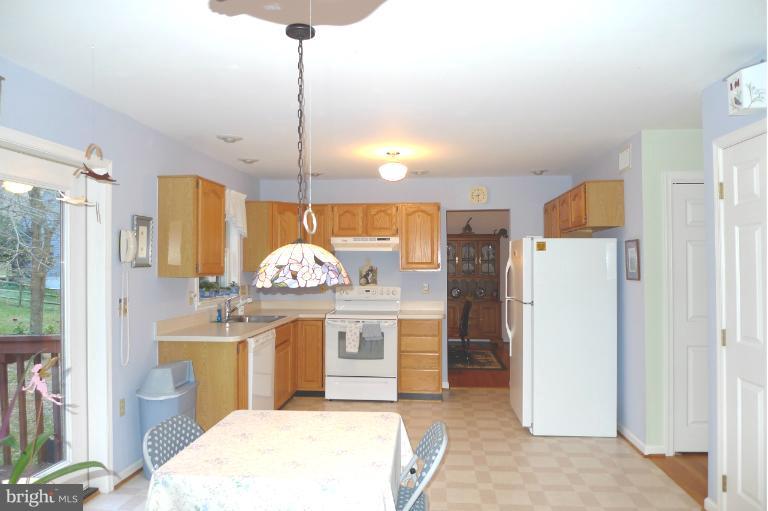 10609 Old Barn Road New Market, MD 21774 - Photo 8 of 30 Kitchen