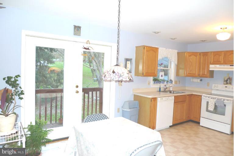10609 Old Barn Road New Market, MD 21774 - Photo 10 of 30 Kitchen