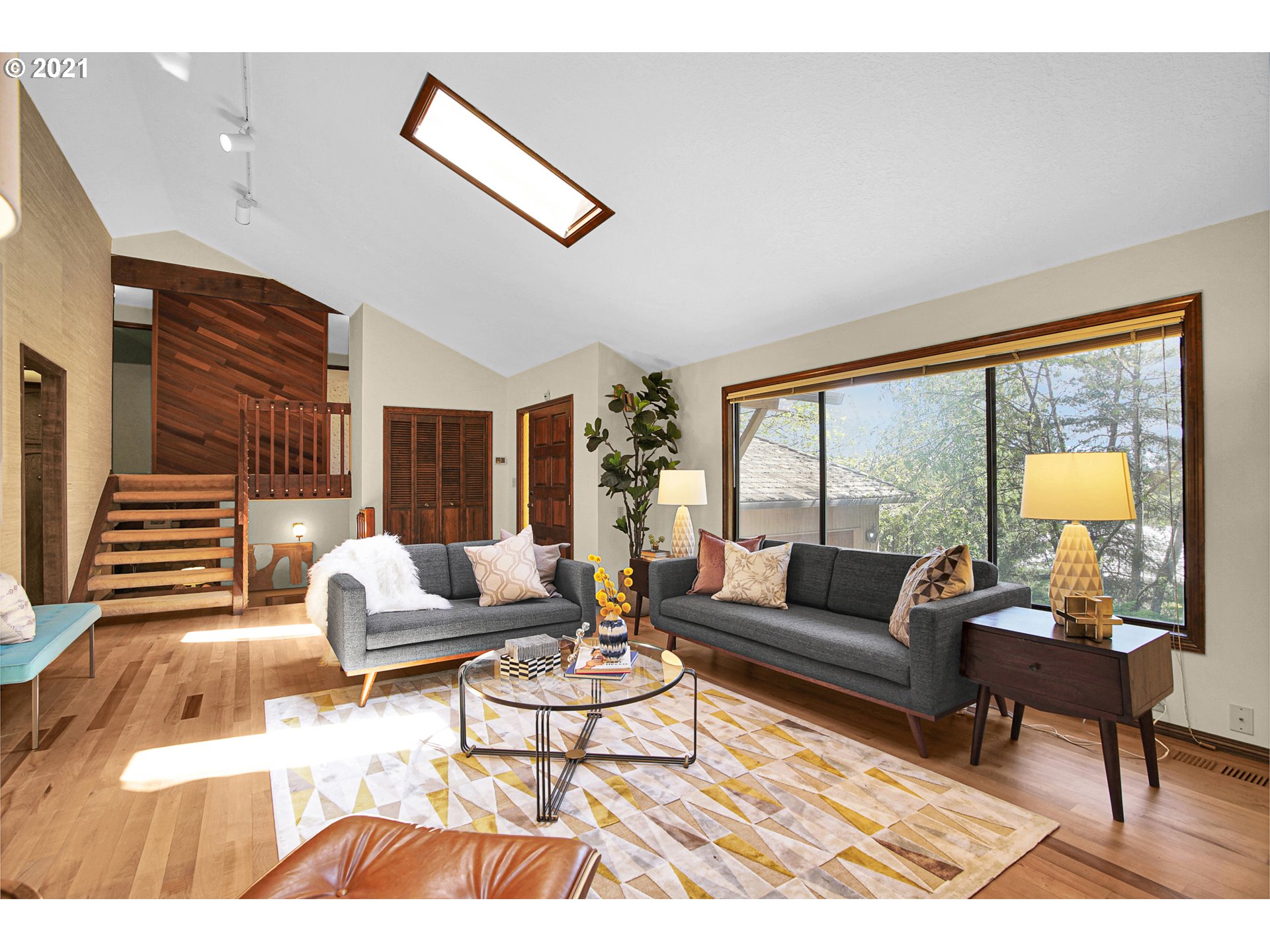 2875 Southwest Raleighview Drive Portland, OR 97225 - Photo 4 of 32 Gallery Image 4