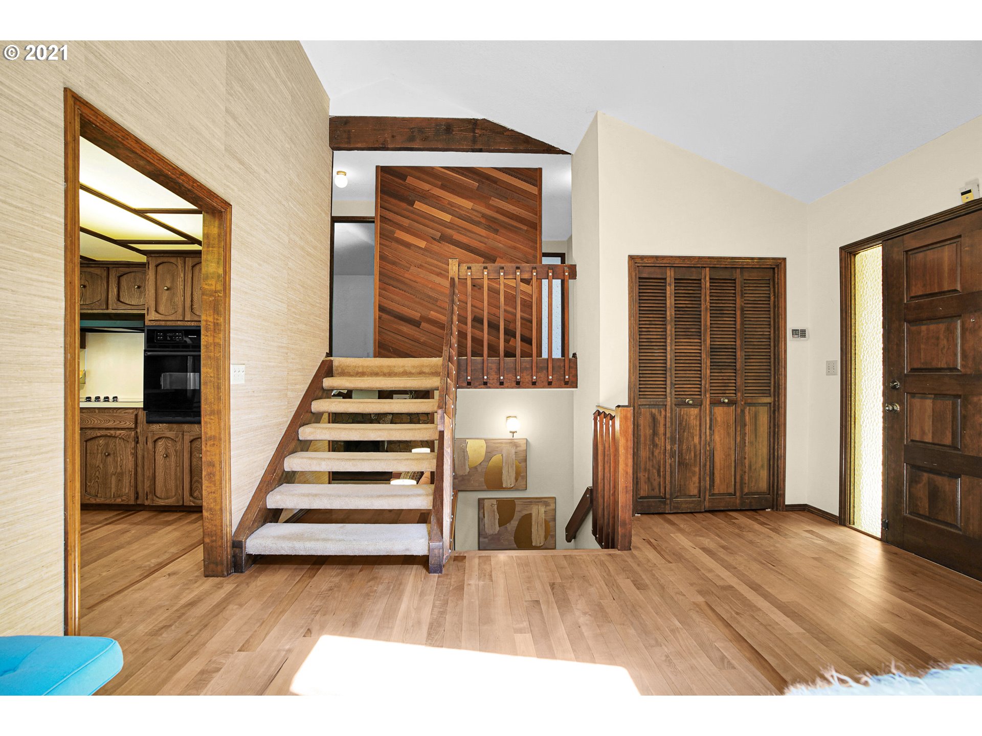 2875 Southwest Raleighview Drive Portland, OR 97225 - Photo 9 of 32 Gallery Image 9