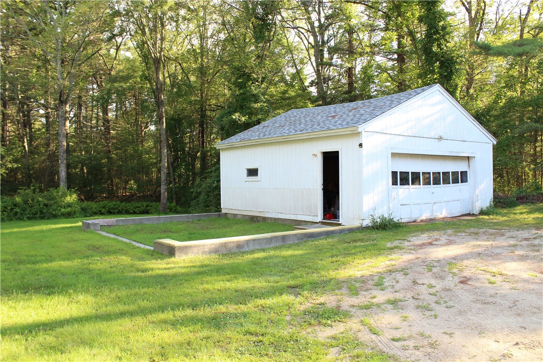 261 Harkney Hill Road Coventry, RI 02816 - Photo 12 of 19 Garage