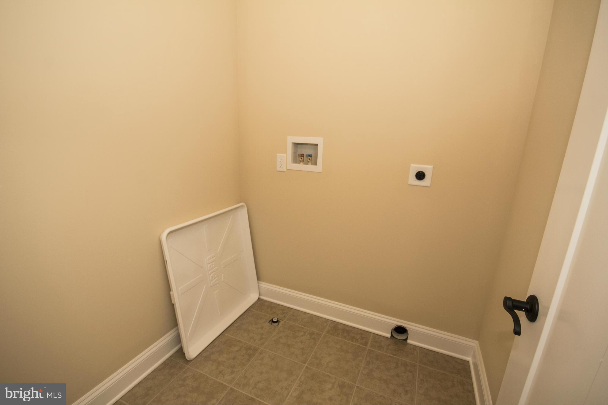 254 Nanticoke Road Baltimore, MD 21221 - Photo 28 of 30 an empty room with a door