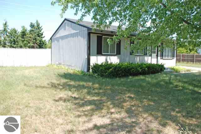 4202 Vance Road Traverse City, MI 49685 - Photo 2 of 16 1737914-1.JPG