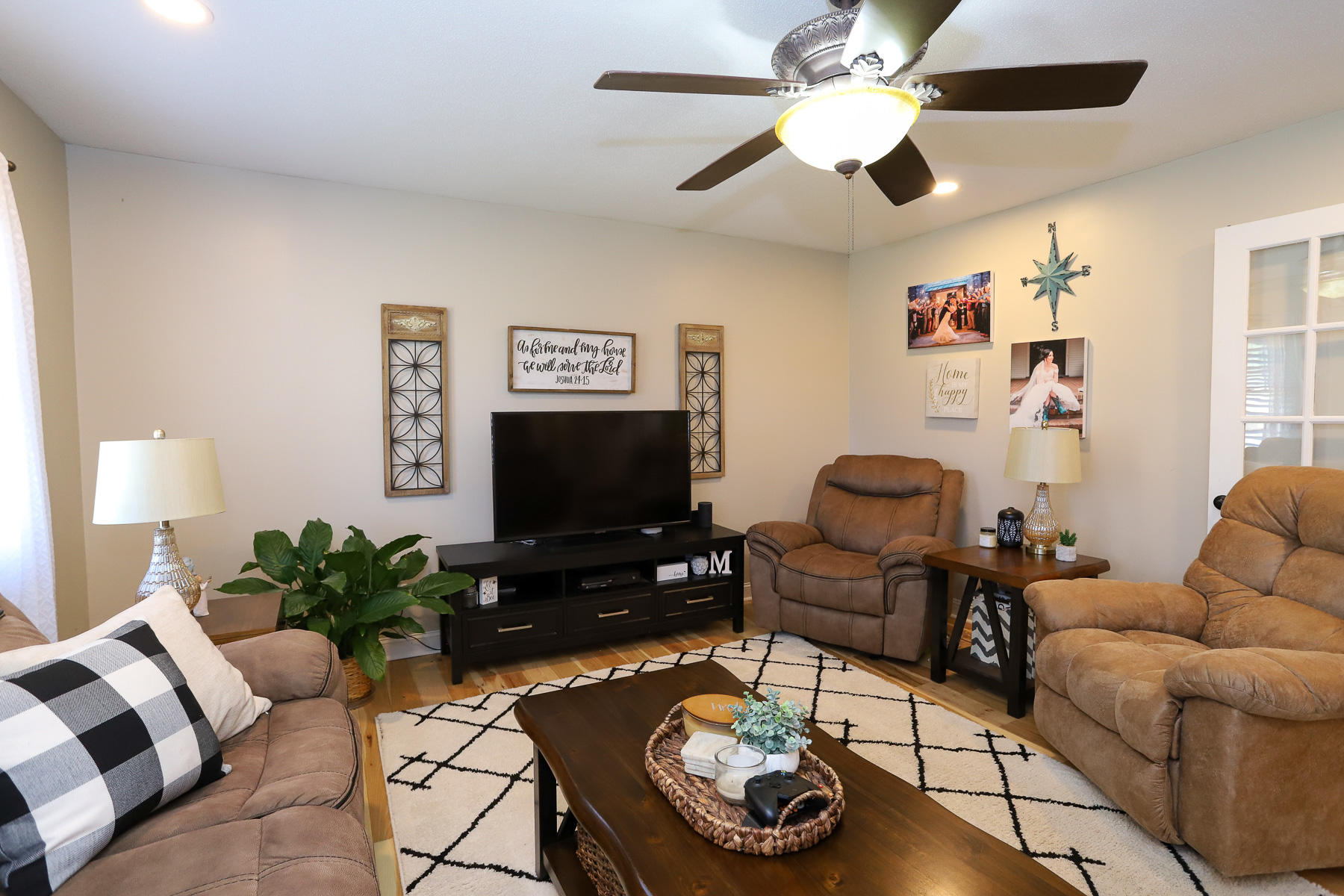 205 Stag Road Springfield, GA 31329 - Photo 13 of 57 living room6