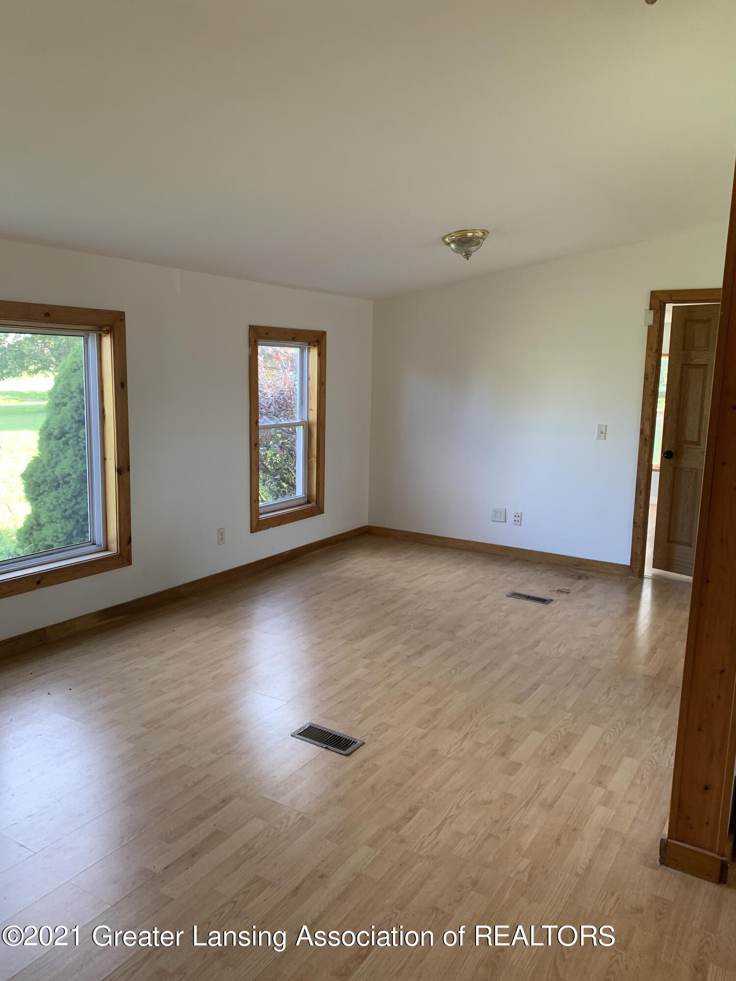 5761 West Columbia Road Mason, MI 48854 - Photo 14 of 26 25