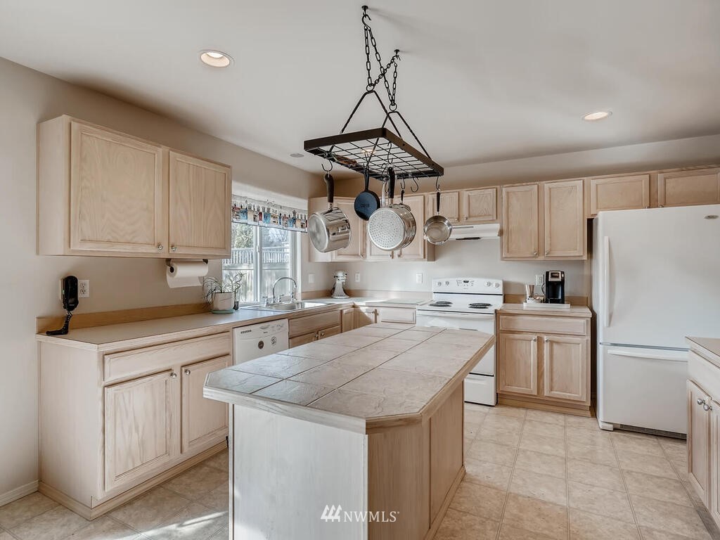 18804 1st Place West Bothell, WA 98012 - Photo 9 of 28 Gallery Image 9