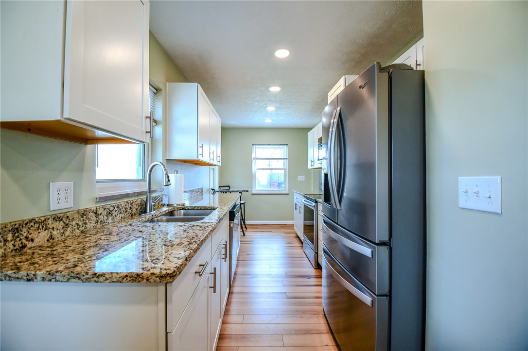 816 South Smithville Road Dayton, OH 45403 - Photo 10 of 33 This modern kitchen features gleaming stainless steel appliances, granite countertops, and light wood flooring.