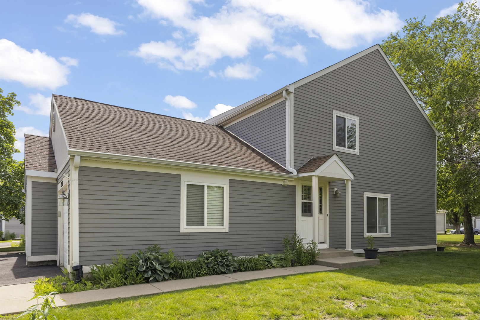 2736 Prairieview Lane South, Unit 1 Aurora, IL 60502 - Photo 2 of 18