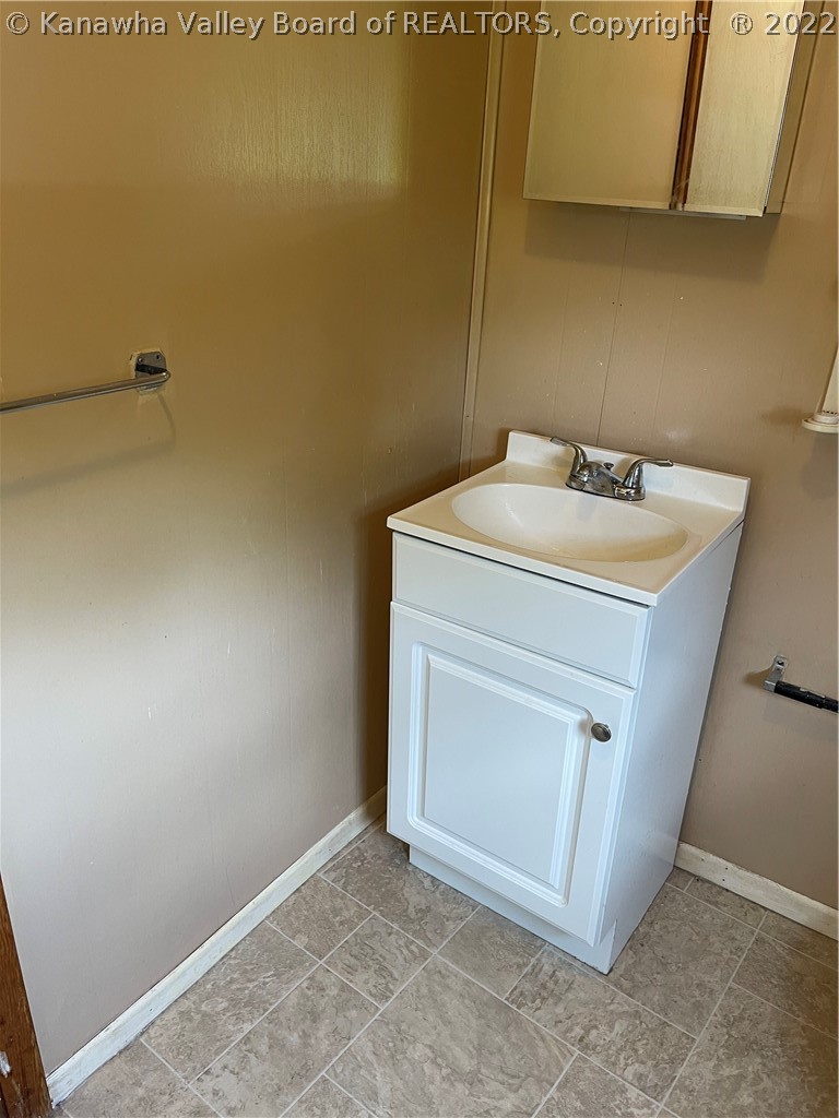 3756 Old Logan Road Logan, WV 25601 - Photo 14 of 20 Gallery Image 14
