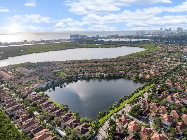 a view of a yard with palm tree
