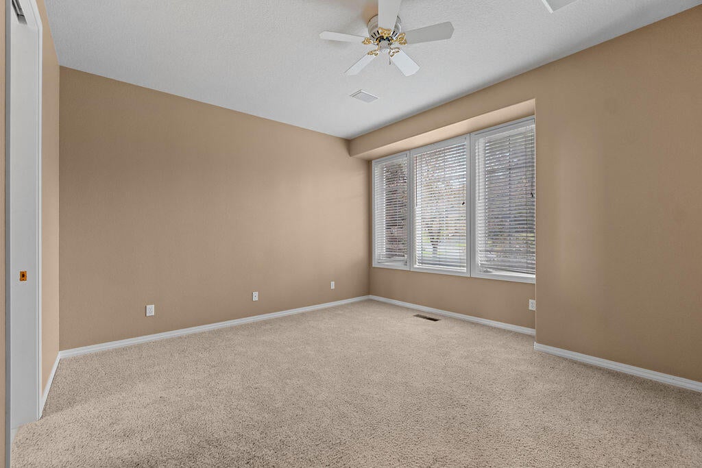 61957 Fall Creek Loop Bend, OR 97702 - Photo 22 of 42 Guest room