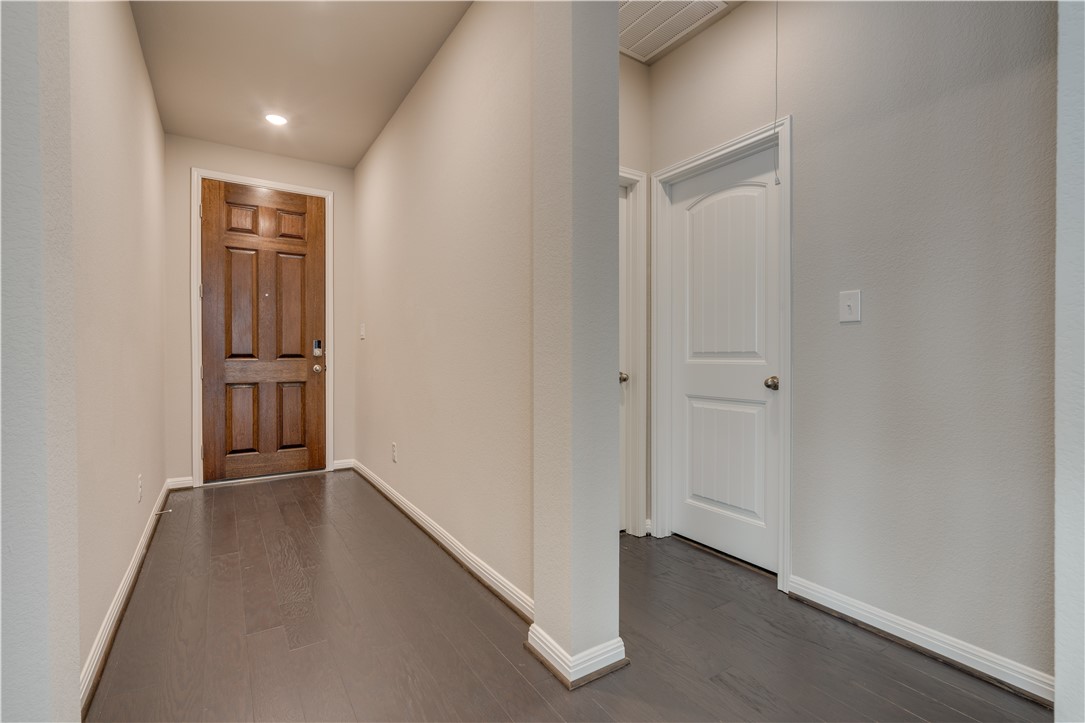 2504 Hat Bender Loop Round Rock, TX 78664 - Photo 4 of 31 Gallery Image 4