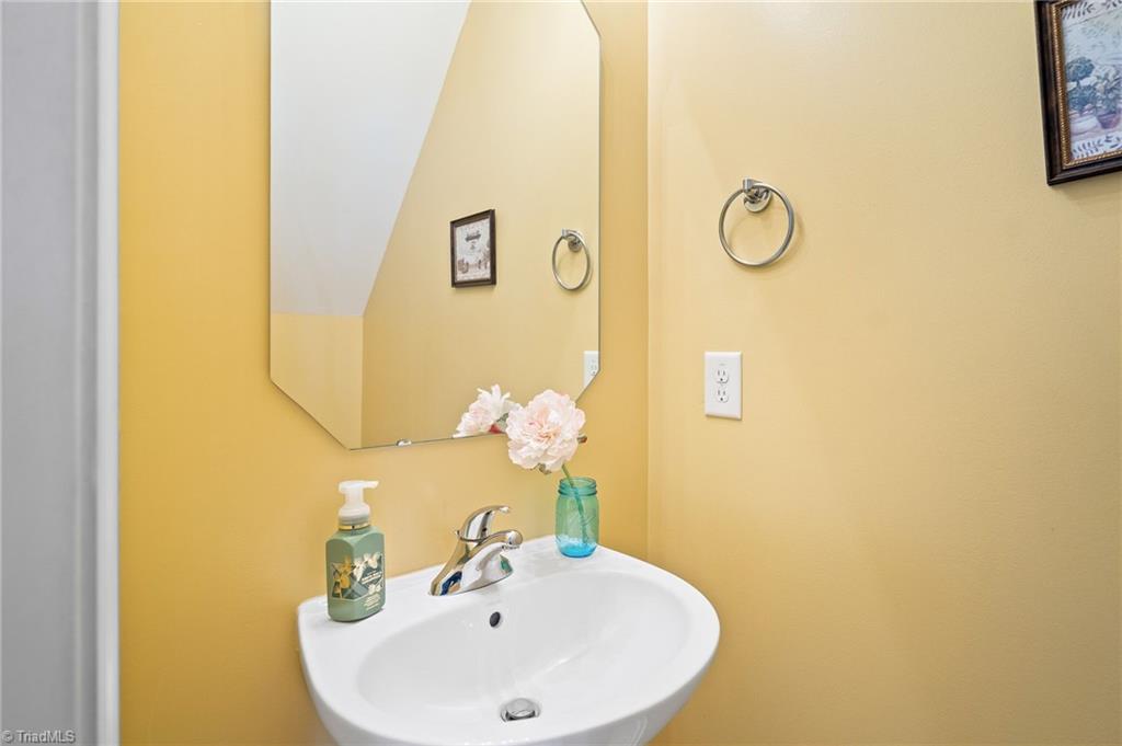 508 Carter Ridge Drive Reidsville, NC 27320 - Photo 12 of 39 Powder Room