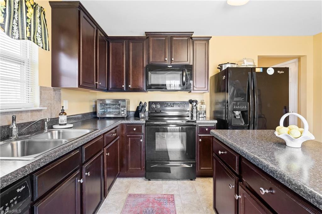 508 Carter Ridge Drive Reidsville, NC 27320 - Photo 13 of 39 Suite of Appliances Remain!