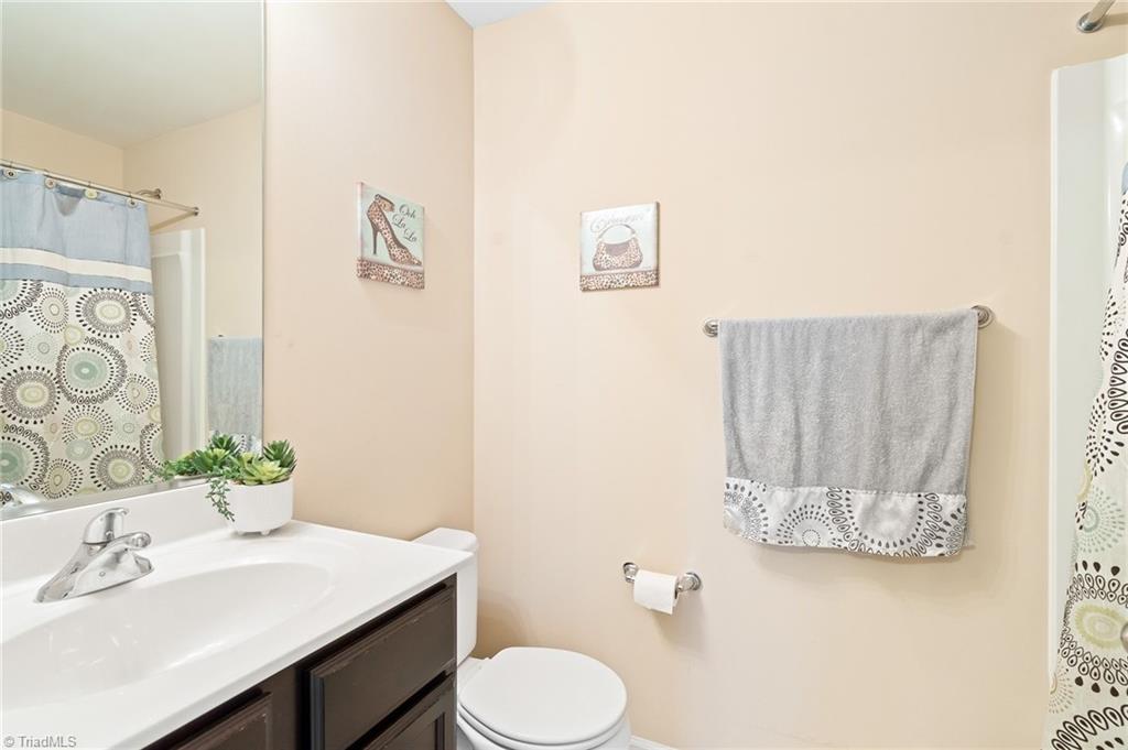 508 Carter Ridge Drive Reidsville, NC 27320 - Photo 21 of 39 Hall Bathroom