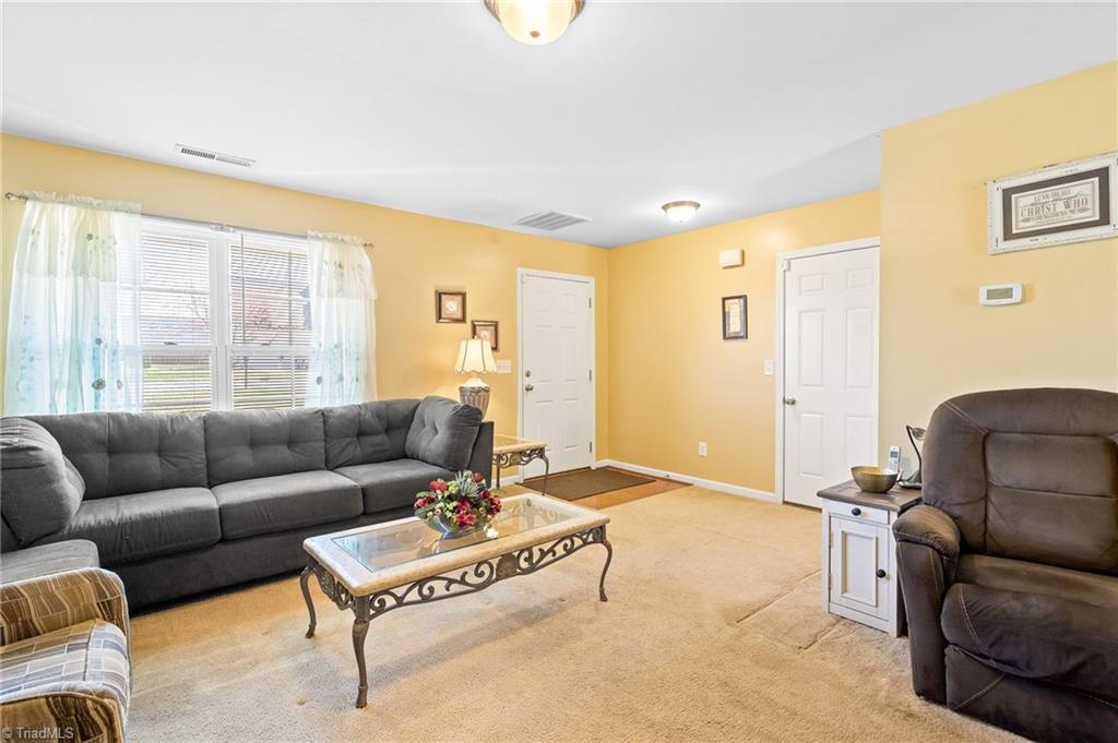 508 Carter Ridge Drive Reidsville, NC 27320 - Photo 4 of 39 Living Room