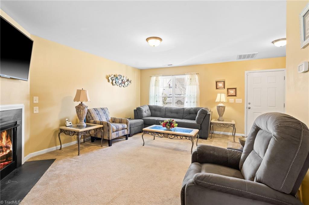 508 Carter Ridge Drive Reidsville, NC 27320 - Photo 5 of 39 Living Room