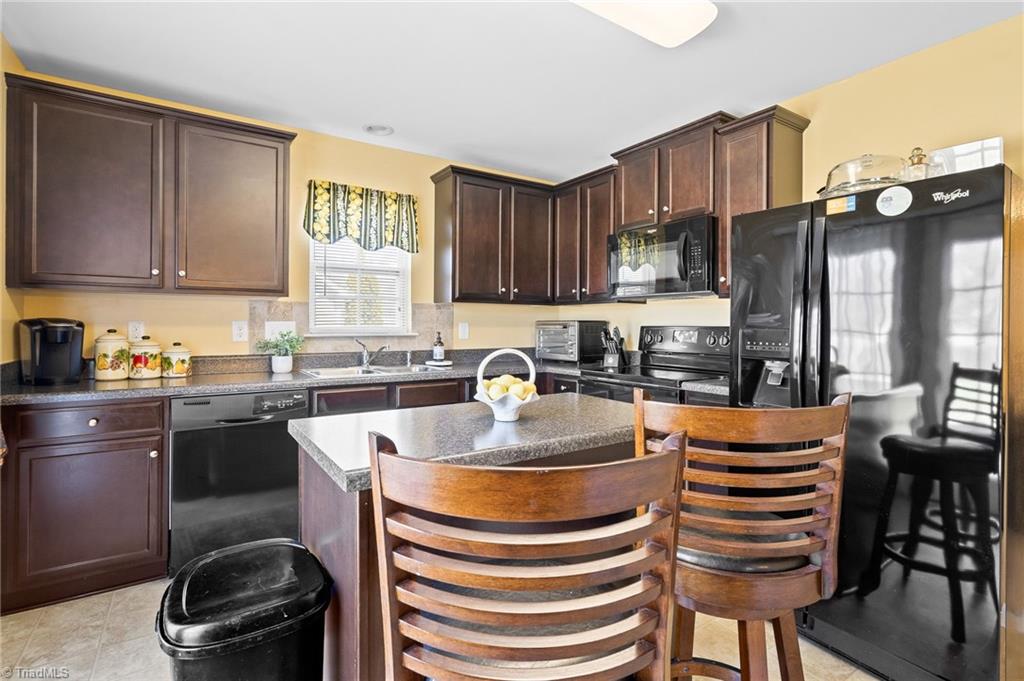 508 Carter Ridge Drive Reidsville, NC 27320 - Photo 8 of 39 Kitchen