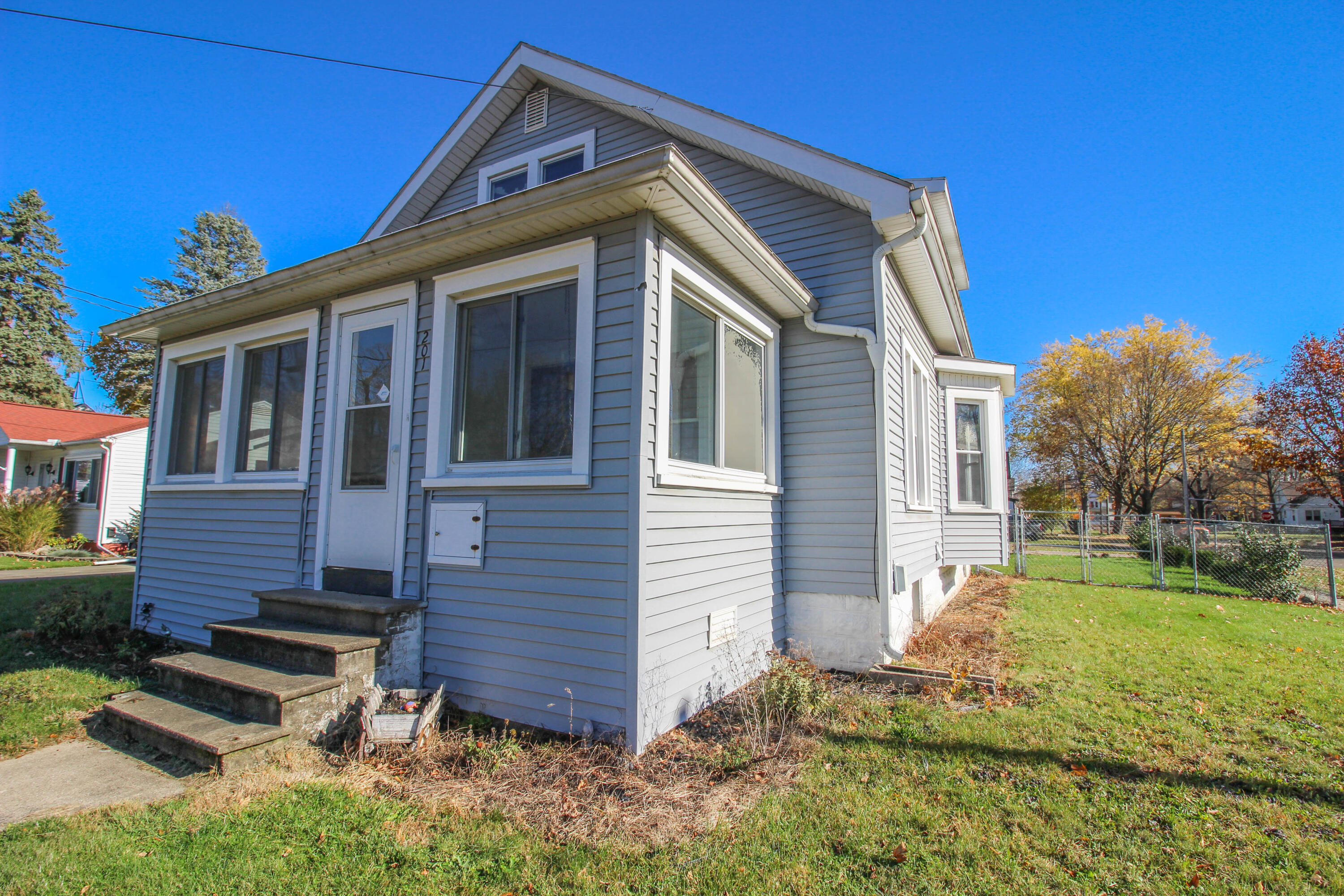 201 North Grant Avenue Three Rivers, MI 49093 - Photo 4 of 24 Grant-9457