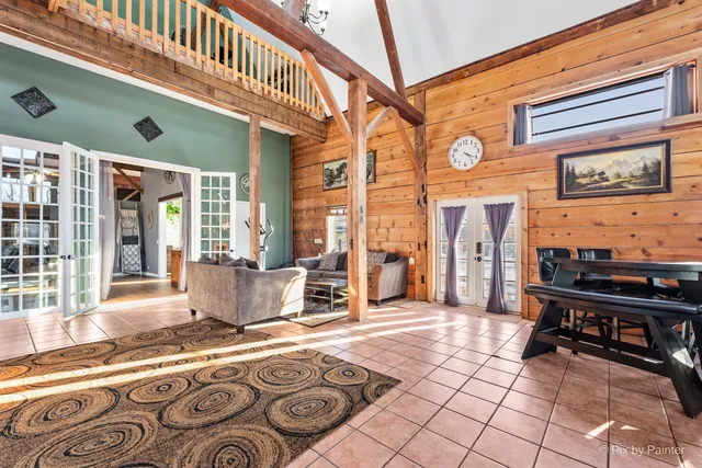 a room with lots of tables and chairs