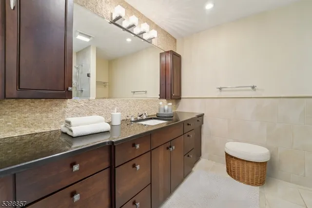 $1,145,000 | 2 Casper Court, Florham Park, NJ 07932