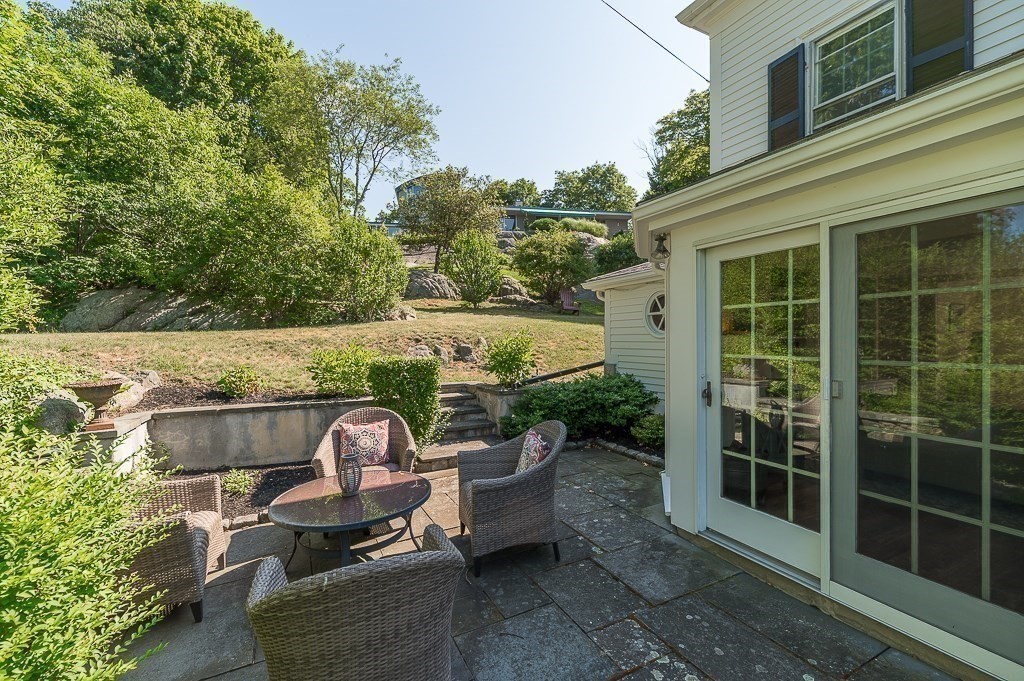 18 Union Street Manchester, MA 01944 - Photo 13 of 38