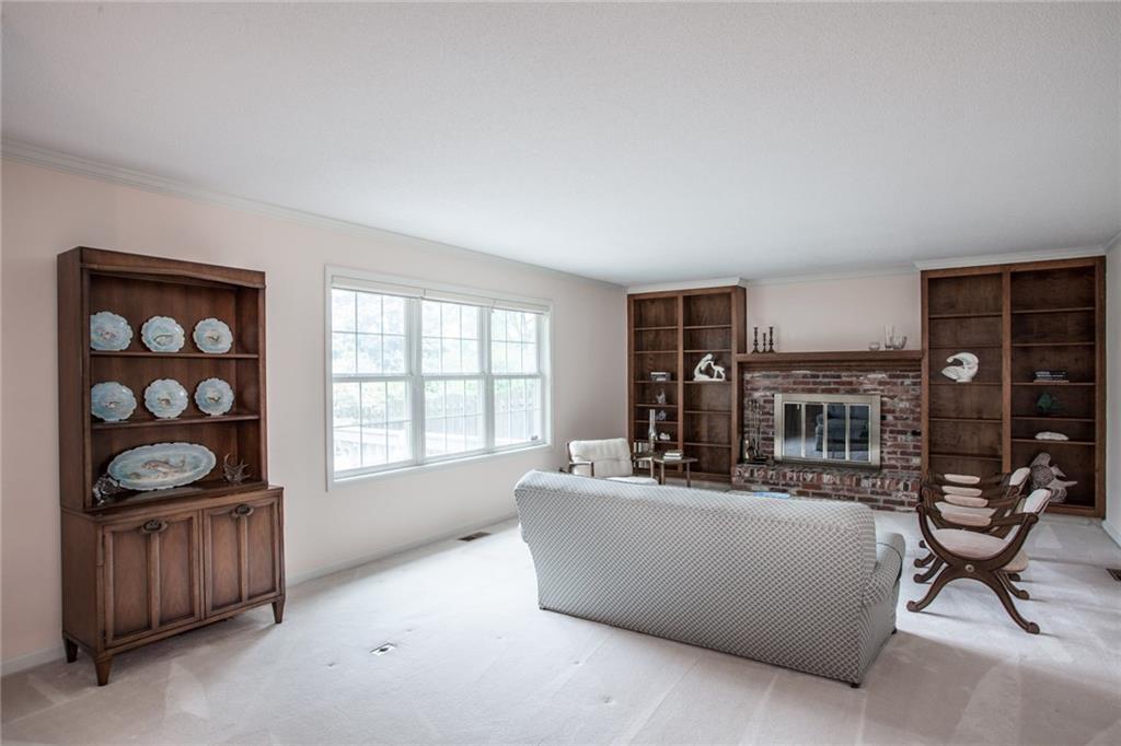12587 Charing Cross Road Carmel, IN 46033 - Photo 8 of 27 Gallery Image 8