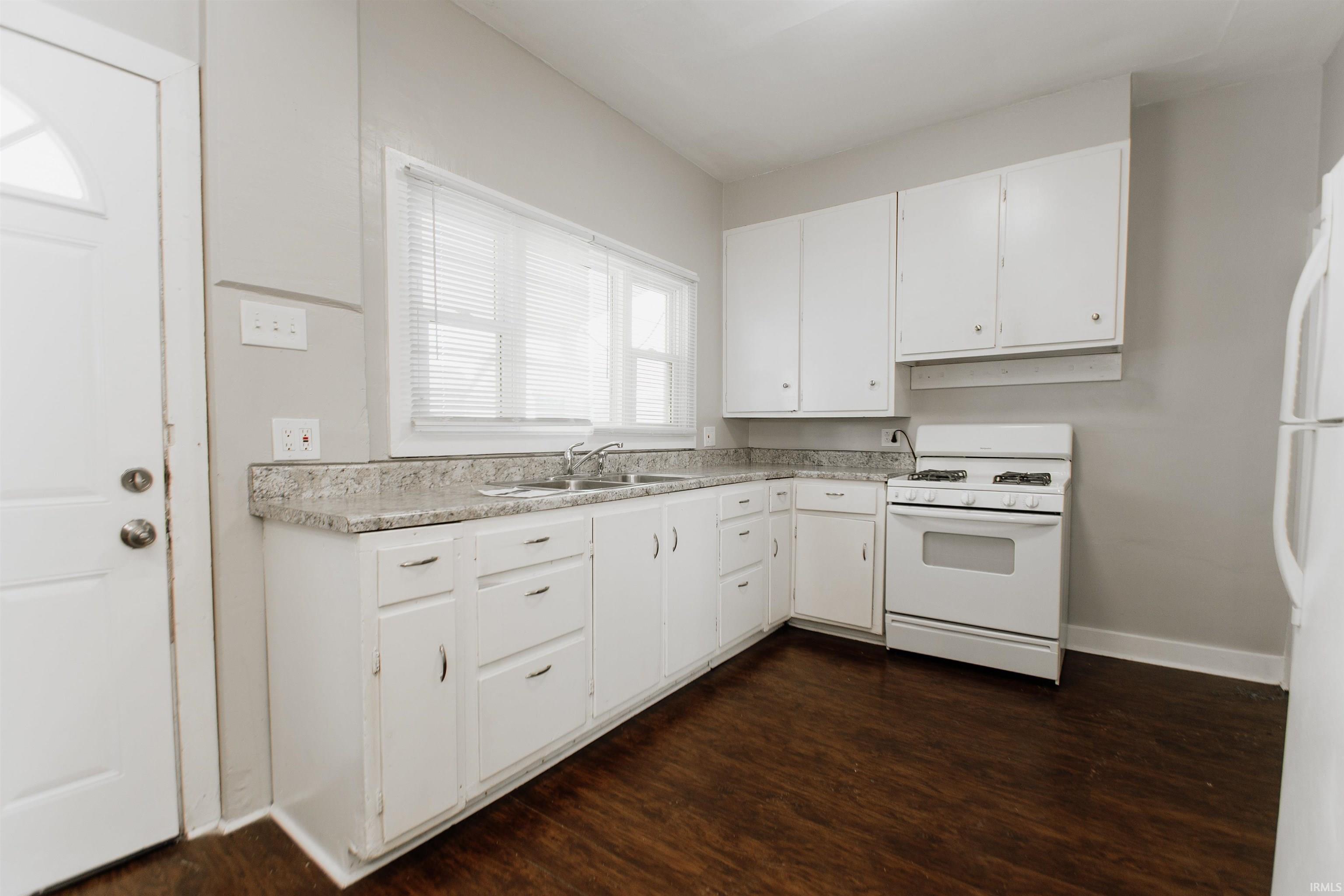 1213 Taylor Street Fort Wayne, IN 46802 - Photo 9 of 22