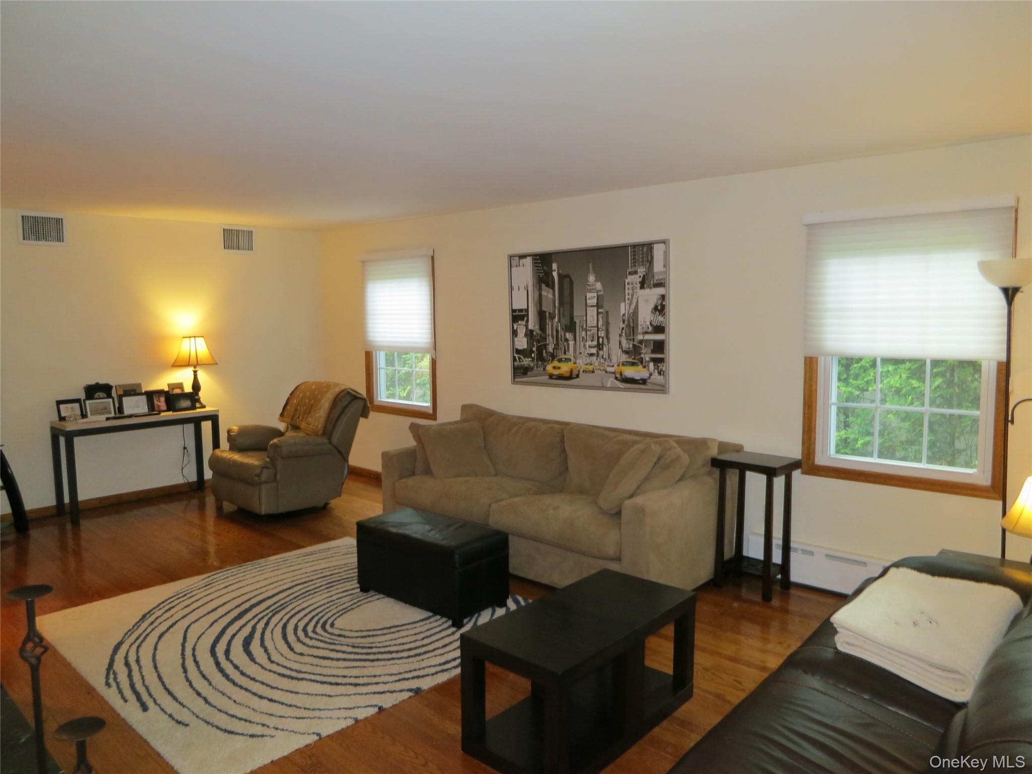 100 Rockywood Road Manhasset, NY 11030 - Photo 5 of 19