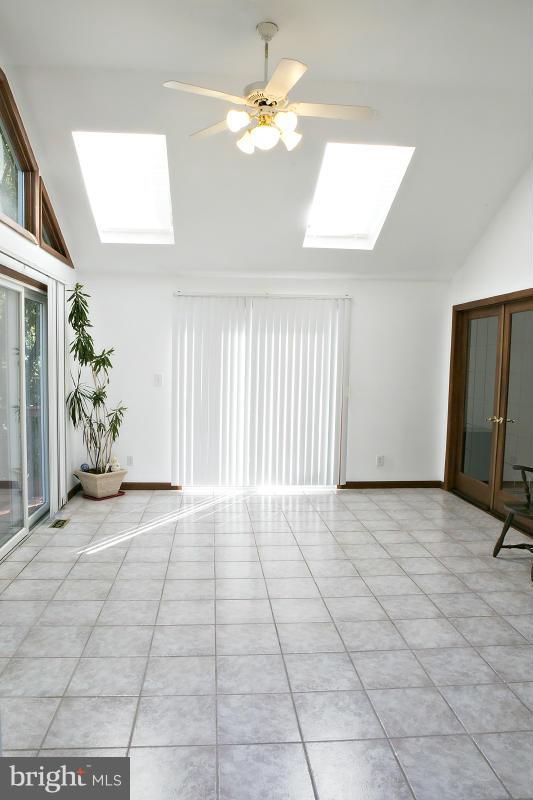 56 Yew Road Baltimore, MD 21221 - Photo 14 of 29 Interior (General)