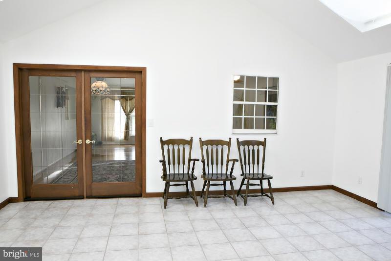 56 Yew Road Baltimore, MD 21221 - Photo 15 of 29 Interior (General)