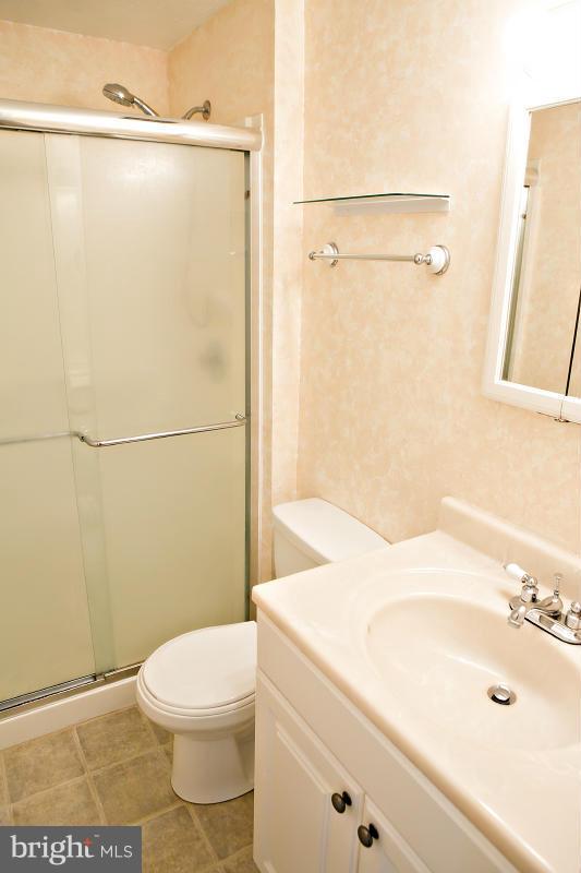 56 Yew Road Baltimore, MD 21221 - Photo 22 of 29 Bath