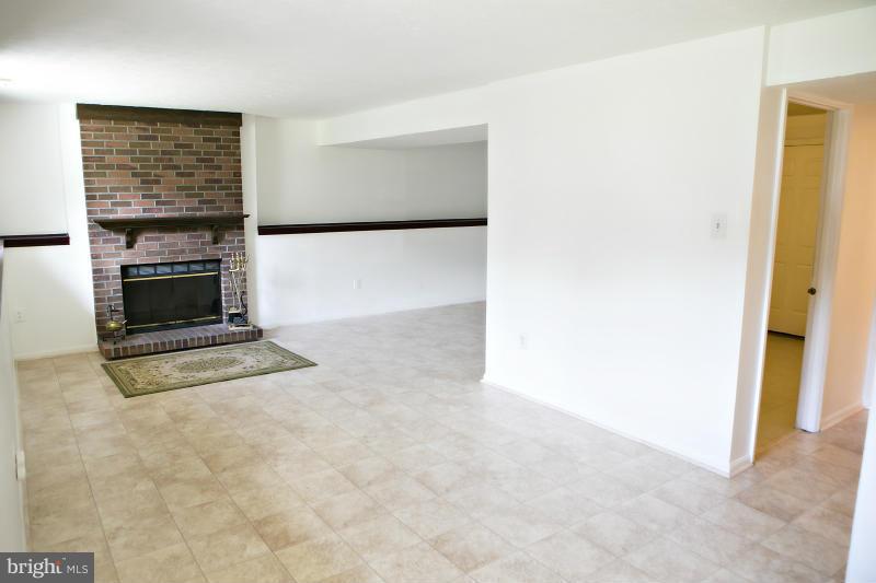 56 Yew Road Baltimore, MD 21221 - Photo 25 of 29 Family Room