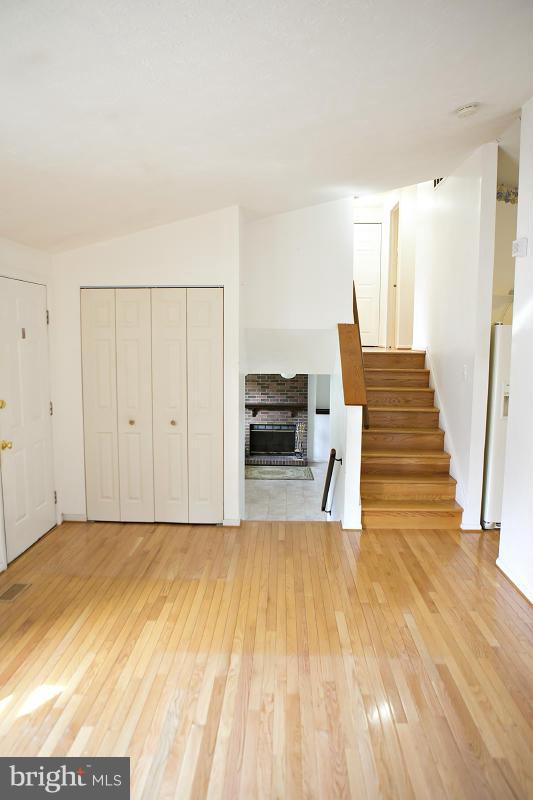 56 Yew Road Baltimore, MD 21221 - Photo 8 of 29 Living Room