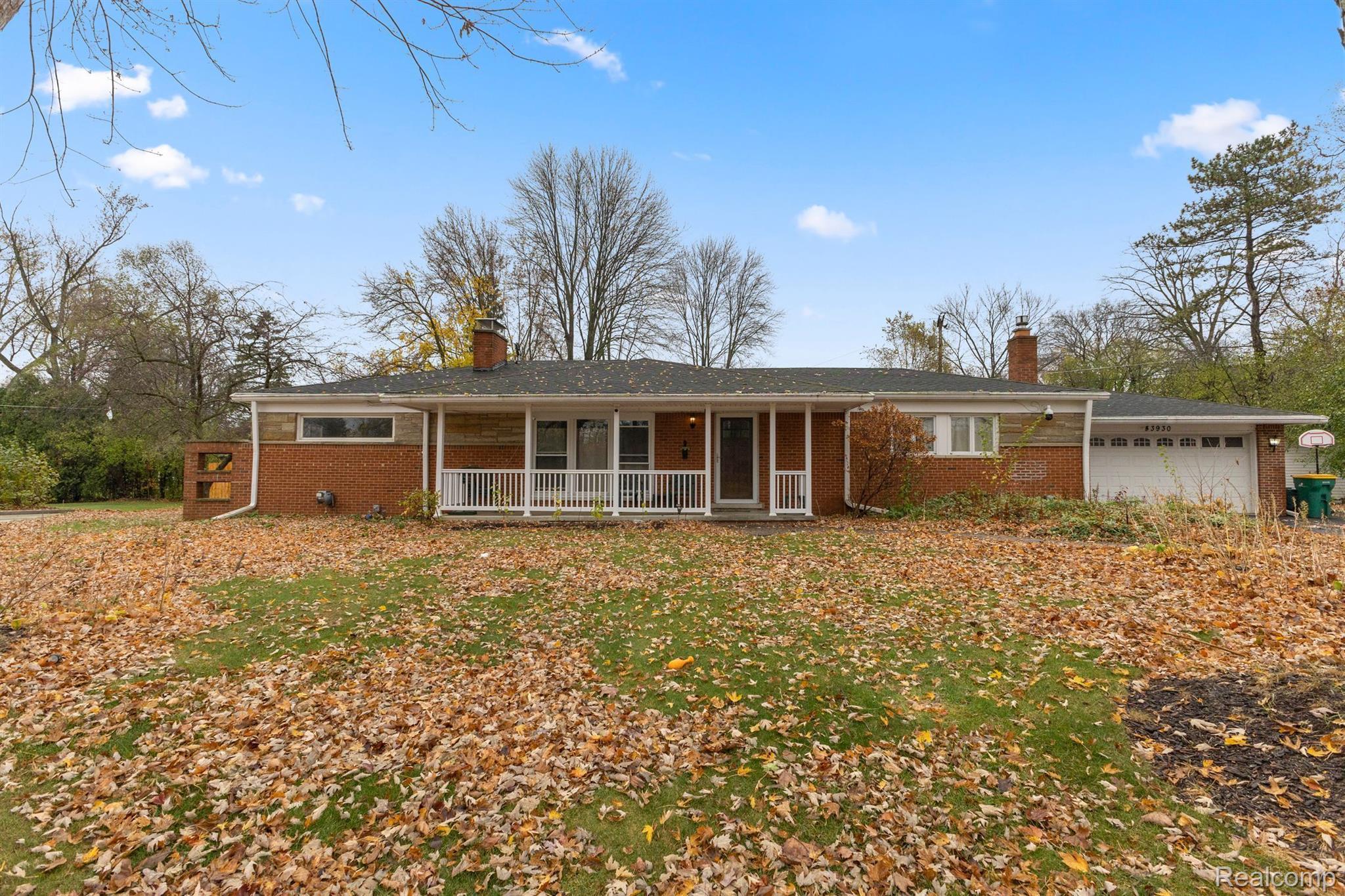 33930 Playview Court Farmington, MI 48331 - Photo 2 of 49 Gallery Image 2