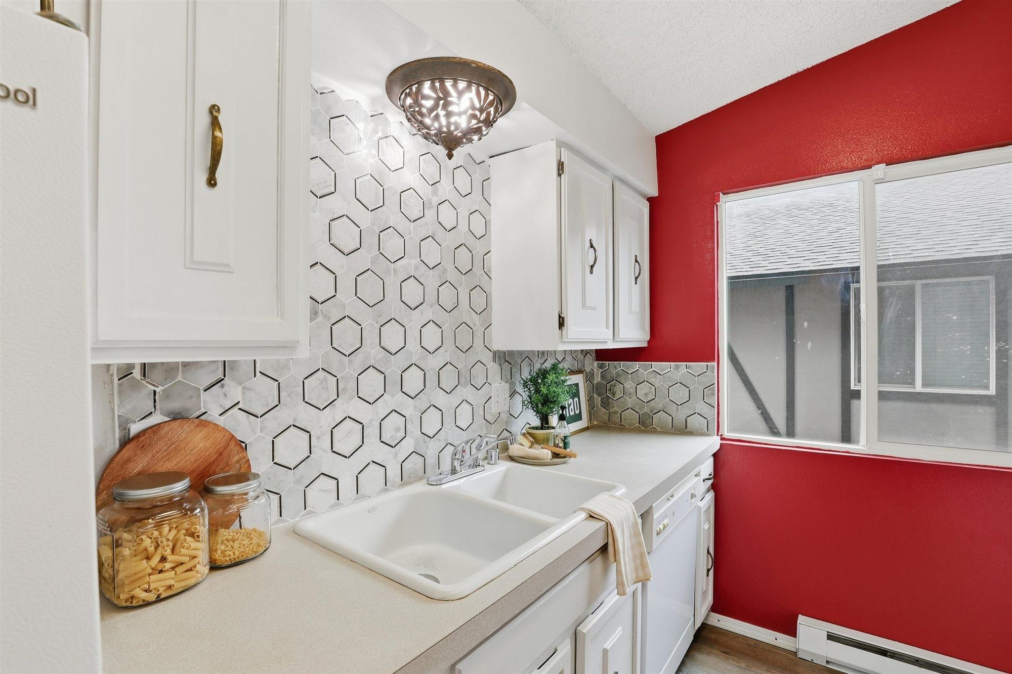 202 East Weile Avenue, Unit 4 Spokane, WA 99208 - Photo 9 of 21