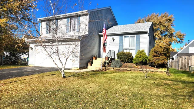 $420,000 | 4 Aspen Court, Streamwood, IL 60107